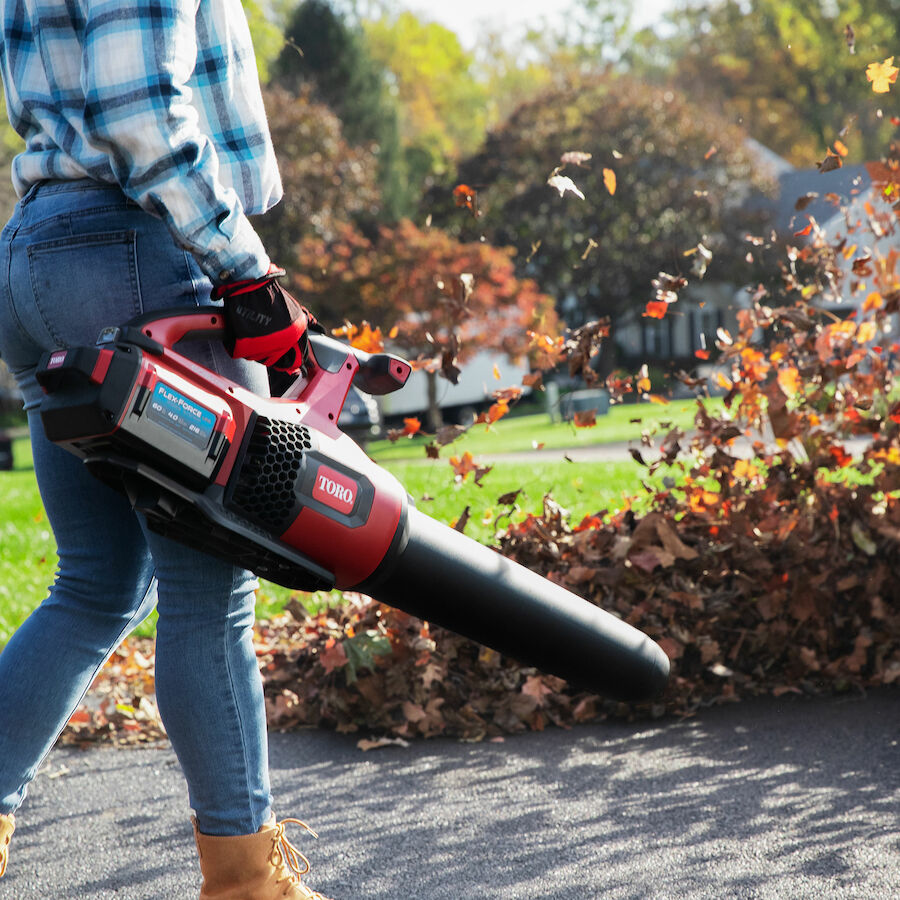 60V MAX* 157 mph Brushless Leaf Blower with 4.0Ah Battery