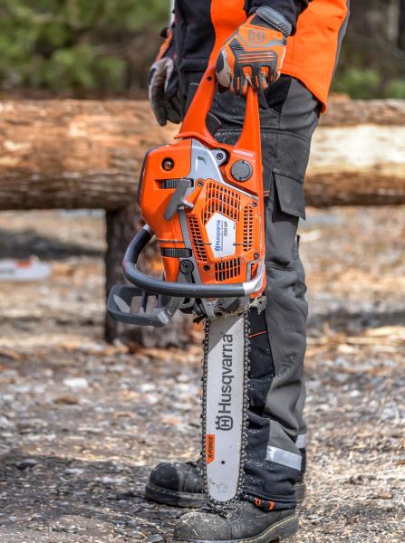 Husqvarna 550XP ll 50.1-cc 18 inch Gas Professional Chainsaw, .058” Gauge and .325” Pitch
