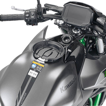 GIVI TANKLOCK System Kawasaki Z650 (076-BF81)