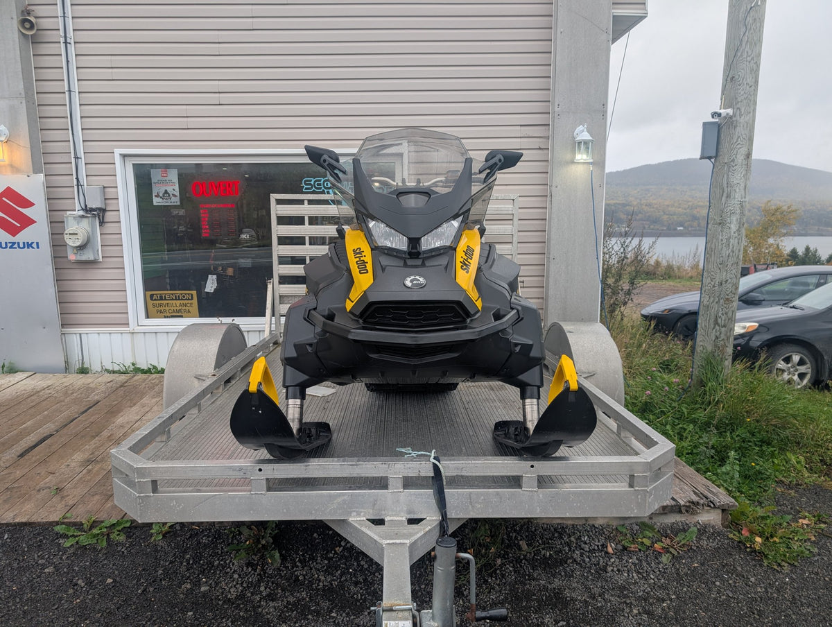 2023 Ski-Doo Skandic used snowmobile, front