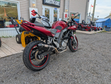 Rear right view of the 2007 Suzuki SV650S showing the Yoshimura GP-Force carbon muffler